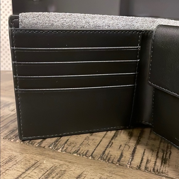 Michael Kors Black Key Card Holder Sleek Design - Picture 6 of 6